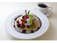カフェ・プレンティの新作ホットケーキは、フルーツソースが色鮮やかな「ベリー＆ショコラ」と「ゆず蜜」！