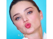 必見！ミランダ・カーのキス顔がステキすぎる動画公開