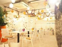 フォトジェニックな“砂浜カフェ”2号店が宇田川町にオープン