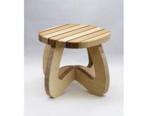 美しい新素材“虹彩杉”を使ったこども椅子作りを体験！
