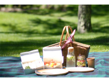 自然豊かなホテルの中庭で特別なピクニック体験をしよう！