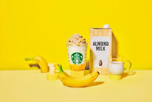 スタバの新作フラペは『バナナ』。新商品「バナナンアーモンドミルク フラペチーノ」は春らしい軽やかなお味