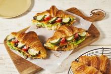 スタバ25周年プロモに「プリンチ」も参戦！魅力が詰まったサンドイッチ×イタリアパンの新作がラインナップ