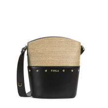 夏の本命バッグを見つけました。「フルラ」の新作はラフィア素材×ブラックレザーの組み合わせが素敵なんです