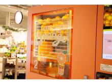 搾りたてオレンジジュースが楽しめる自動販売機「Feed Me Orange」が日本初上陸！