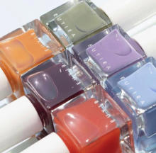 ガラスのように艶めく指先に。韓国発コスメティックブランド「EUYIRA」のネイルカラー3色がついに日本上陸