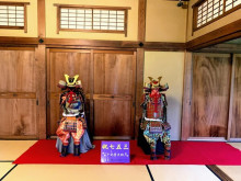 子どもサイズの手作り甲冑を展示する国指定重要文化財「戸定邸」で七五三の記念撮影を