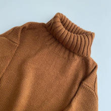 【GU】大人気「ローゲージタートルネックセーター」が今年も登場！今回は高見えカラーの“くすみグリーン”推し
