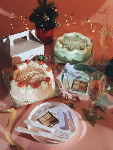 3つのコスメがケーキの箱の中に。古川優香さんがプロデュースするRICAFROSHからクリスマスコフレが初登場