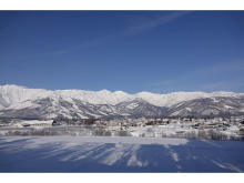 白馬村のスキー場にて、国内では最も早い時期での100％天然雪ゲレンデがスタート！