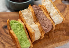 濃厚×ザクザク食感が堪らない「クッキーサンドアイスクリーム」。この冬、あったか～いお部屋で召し上がれ！