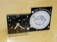 数量限定！5周年記念コウペンちゃんアクリル置き時計を予約販売開始