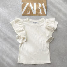 今絶賛売れてる！ZARAの「フリル付きTシャツ」はすでに色欠けするほど大人気。完売前に急いでゲットして～