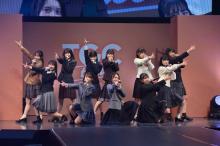 AKB48・17期生が『TGC』で初ランウェイ　「大声ダイヤモンド」で有観客初パフォーマンスも