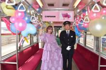 きゃりーぱみゅぱみゅ、銚子電鉄とのコラボ電車に初乗車　「もんだいガール」MVの世界観をイメージ