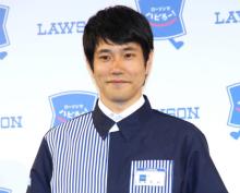 松山ケンイチがローソン店長に！　新商品の企画提案も　制服姿など社長絶賛「かわいい！」