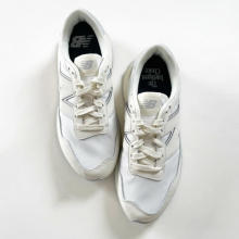 夏の足元に映える！ニューバランス237の新作「白スニーカー」は、きれいめにも履ける“狙い目シューズ”かも