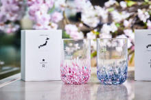 “日本の夏の涼”をテーマにしたガラスグッズが、スタバに登場。色彩豊かで涼し気なデザインに一目惚れ