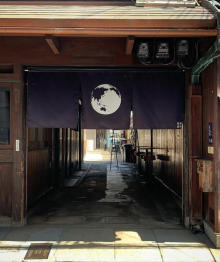 京都にある「世界倉庫」は、“倉庫じゃない倉庫”。人気の謎に包まれたスポットは、一体どんな場所なの？