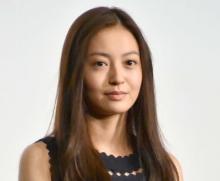 田辺桃子、“緑×赤”のパンクヘア公開「まちゃまちゃヘアー？」「メタラーな桃子さんもありdeath」