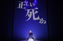 舞台『呪術廻戦』開幕、公式写真が公開　虎杖役の佐藤流司「アクションありダンスあり歌あり笑いあり」