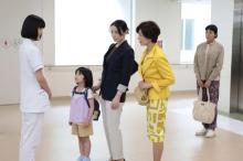 『家庭教師のトラコ』橋本愛のコスプレ変化が話題　第2話は白衣で看護師姿に