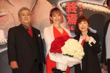 名塚佳織、シャンクスから花束バラ100本贈呈で涙「こんな幸せなことはない！」