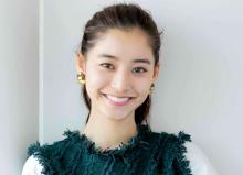 新木優子、萌え袖ニットの“ハートポーズ”にファンもん絶「ぶりっ子優子様天才すぎませんか」