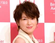 吉瀬美智子、16年前のCA姿に反響「実在してほしい」「美人は何年経っても美人」　現在は機長役