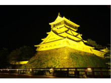 世界小児がん啓発月間にあわせ小倉城をゴールドライトアップ＆レモネードスタンド開催