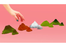 日本の山々を手のひらサイズにしたお菓子「山菓子」が期間限定で先行販売中