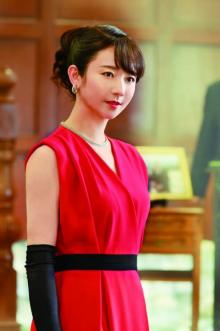 木村文乃、真っ赤なドレスでドレスアップ　再集結した“七人の秘書”キャラクター写真