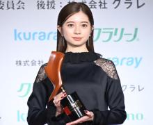 桜田ひより、初のハイヒールに「大人になった気分」　美脚大賞でレアなミニスカート姿も披露