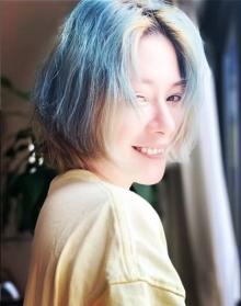 40歳・真木よう子、金髪→青髪に変身　「カッコいい」「凄くお似合い」「素敵すぎ」と絶賛