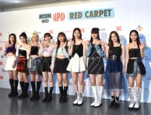 【KCON 2022 JAPAN】NiziU、美脚披露のポップな衣装でレッドカーペットに登場