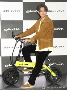 三浦翔平「妻と一緒に走りたい」　電動バイク×自転車の二刀流バイクに興奮
