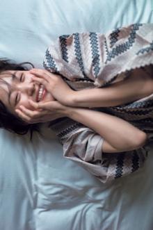 櫻坂46菅井友香、BOOKランキング1位　浴衣姿で寝転ぶ記念カット公開