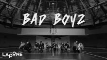 INI、1stアルバム収録「BAD BOYZ」Performance Video公開　力強い覇気を表現