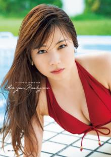 モー娘。石田亜佑美、26歳誕生日に6作目写真集　白肌際立つ赤ビキニショットも