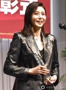 松嶋菜々子、レザージャケットでクールに魅了　ジュエリー賞でトリプル受賞の快挙達成も