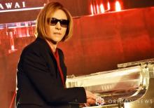 YOSHIKI、会見で新グループ「XY」デビュー曲をピアノ演奏　未完成も「説得力はないかもしれないけど作曲は速い」