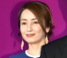 矢田亜希子、ミニ丈で大胆ナマ脚「奇跡の40代」「コレは反則」「とってもエレガント」