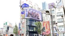“3D” aespaが新宿東口に登場　巨大猫で話題となったビジョンで音楽アーティスト初