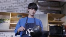 竹財輝之助、イケオジの料理姿で視聴者を癒やす　ドラマ『ボクの即興ごはん』シーズン2初回あらすじ公開