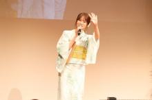 山崎怜奈『ダレハナ』イベントで涼し気な浴衣姿　アンミカものまねも披露「白は200色あんねん」