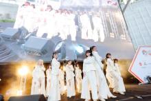 櫻坂46、二度目の海外公演で圧巻パフォーマンス　ライブ写真＆私服オフショット公開