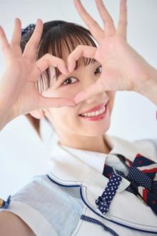 AKB48柏木由紀、32歳で「ポニーテールとシュシュ」衣装着こなす　初スタイルブックから先行カット解禁