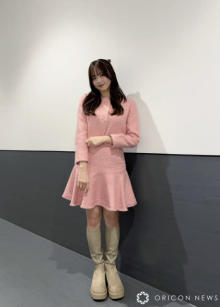 森香澄、スカートからの絶対領域に大反響　ピンク統一で「いつもと違う雰囲気！」「お人形さんみたい」