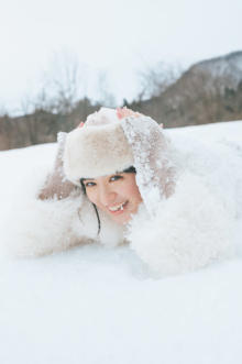 『キングオージャー』“リタ”平川結月、1st写真集を発売　雪国で“初めての本物の雪”と撮影「終始ワクワク」