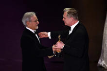 「第96回アカデミー賞」スピルバーグからノーランへ、監督賞授与「ハリウッドの王位継承の儀式だ」